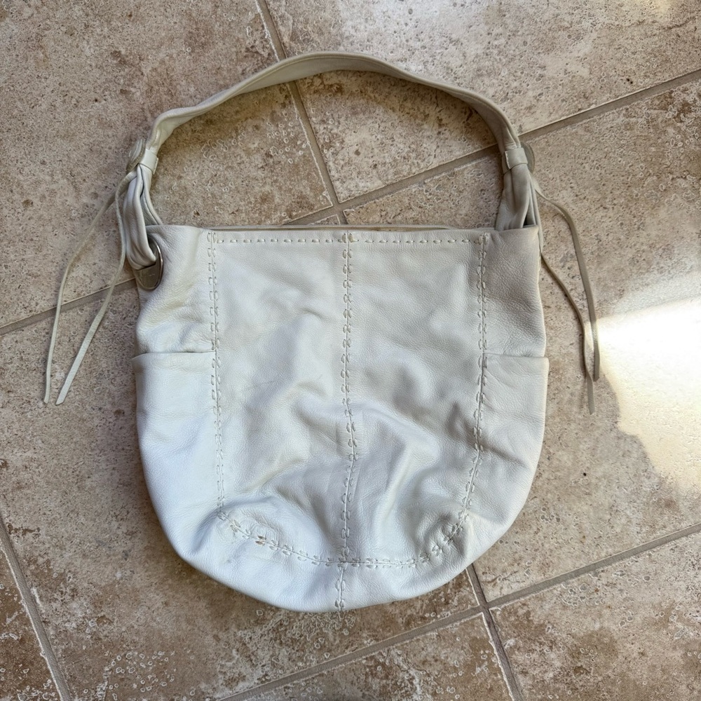 White leather shoulder bag with a boho vibe